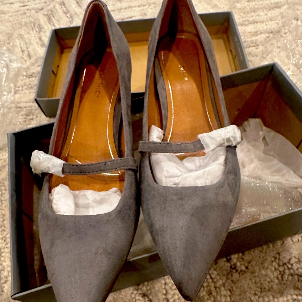 NIB  Grey Suede Kitten Heel pumps.   Great for  any season